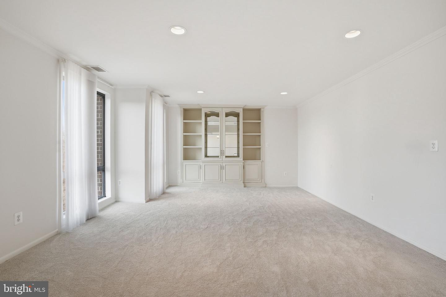 7 Slade Ave #717 Property Photo 3