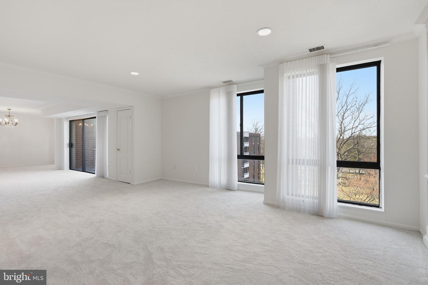 7 Slade Ave #717 Property Photo 6