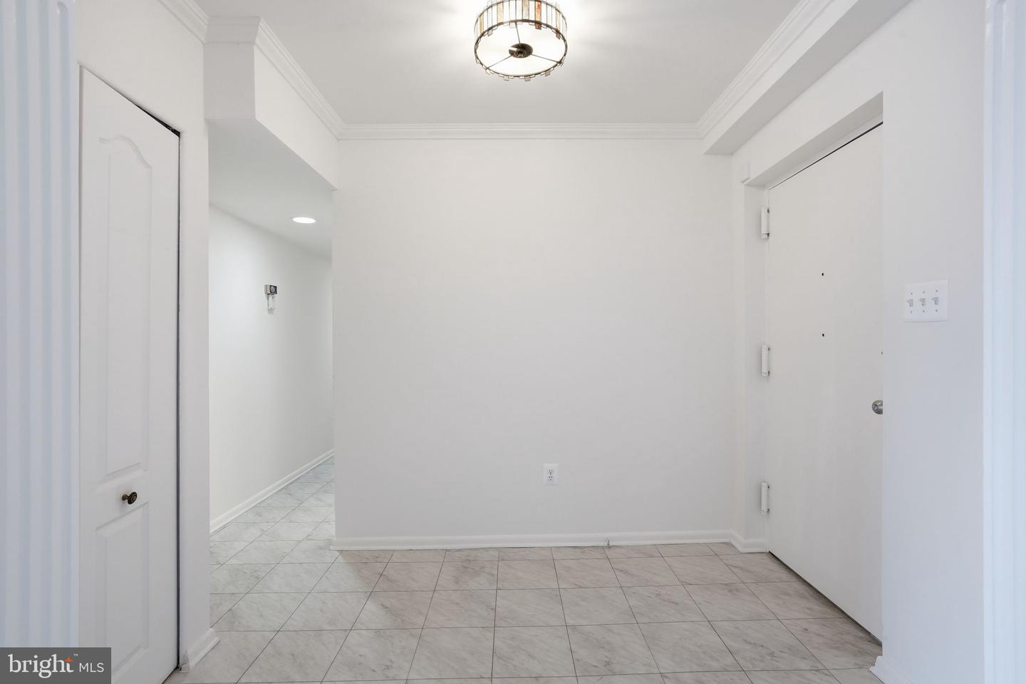 7 Slade Ave #717 Property Photo 7