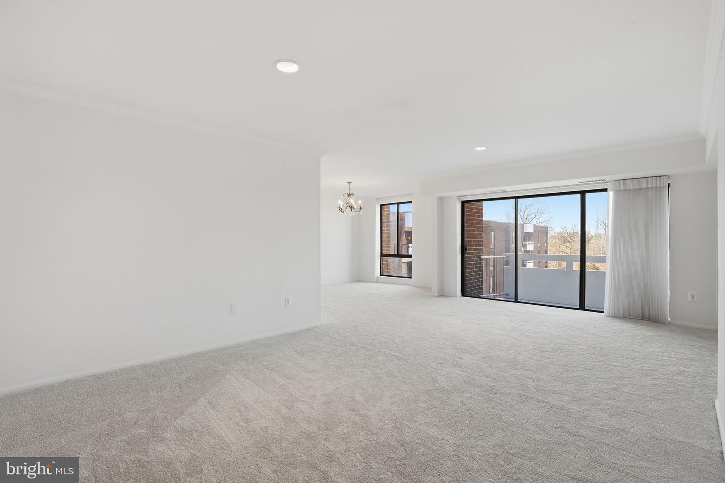 7 Slade Ave #717 Property Photo 8