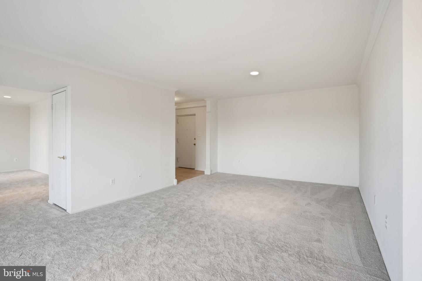 7 Slade Ave #717 Property Photo 14