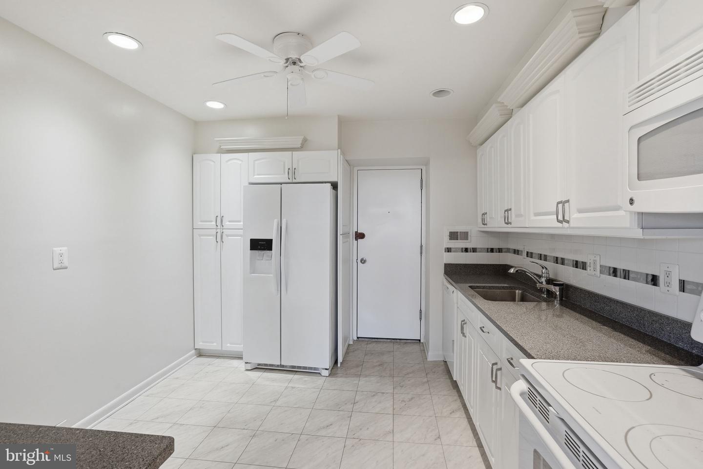 7 Slade Ave #717 Property Photo 21