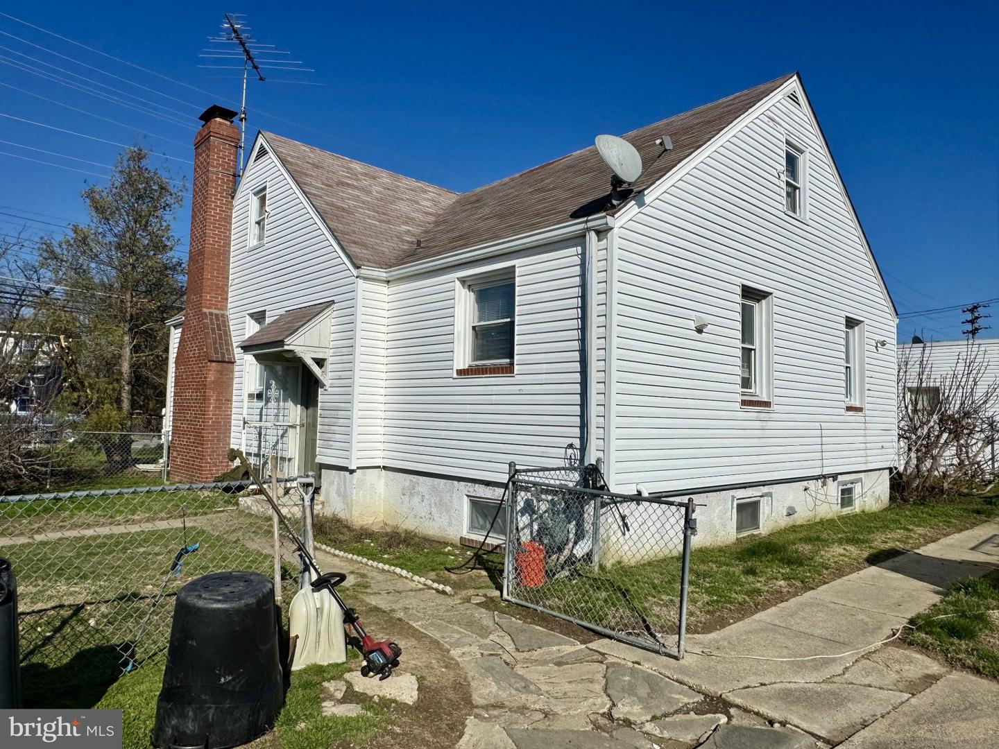2725 N Point Rd Property Photo 3