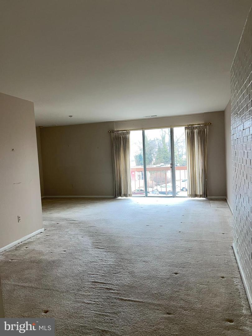 130 Slade Ave #305 Property Photo 3
