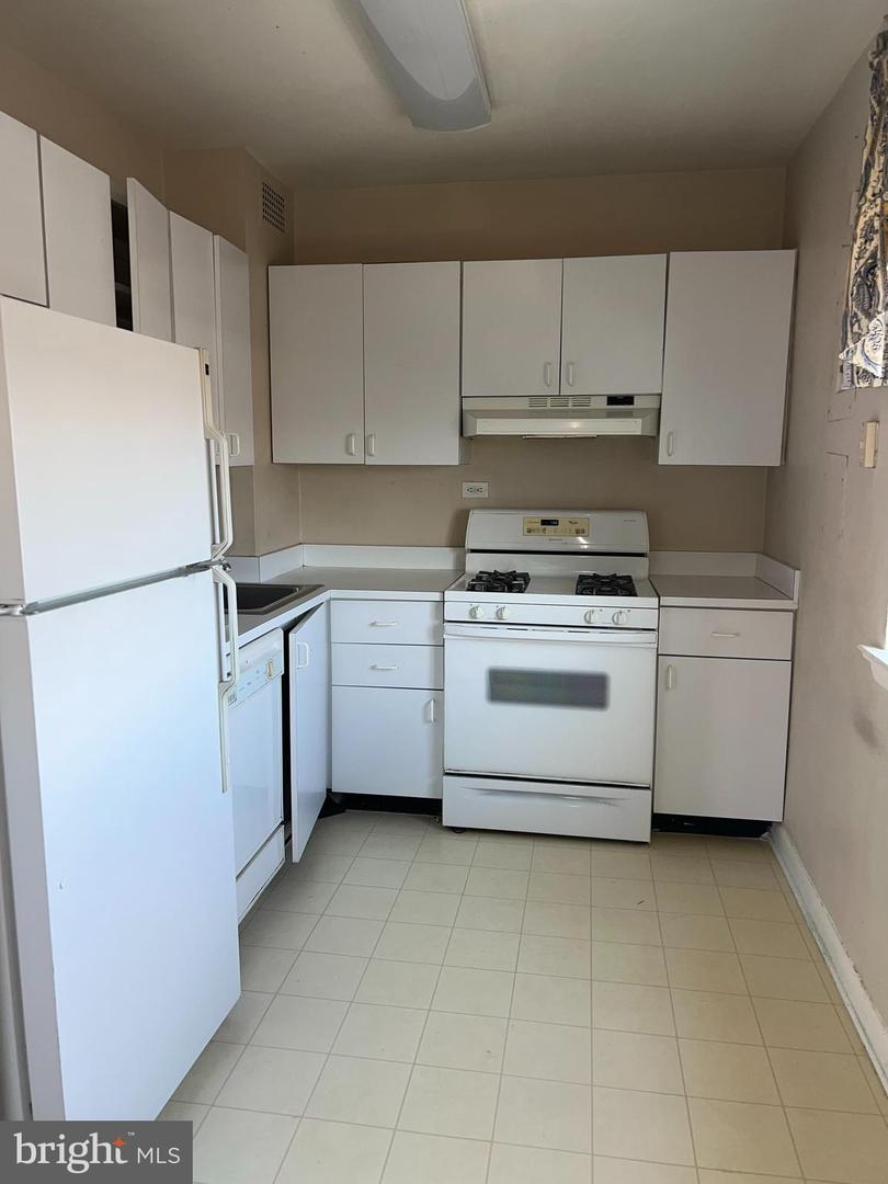 130 Slade Ave #305 Property Photo 4