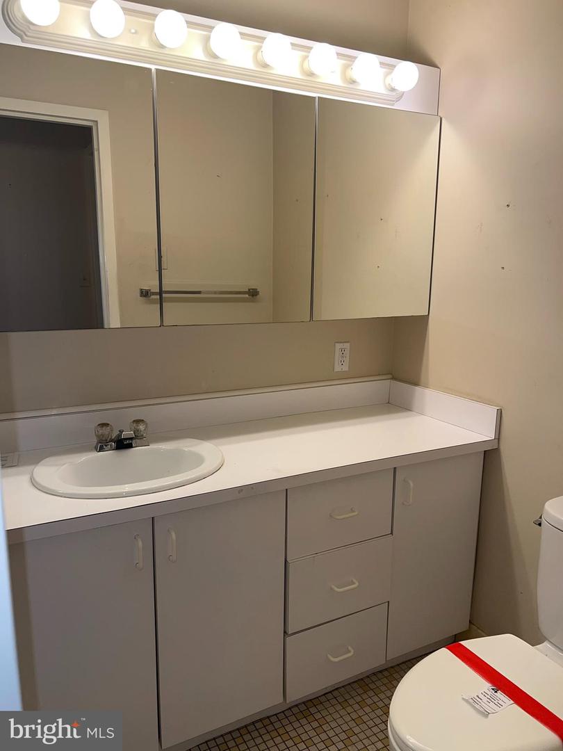 130 Slade Ave #305 Property Photo 5