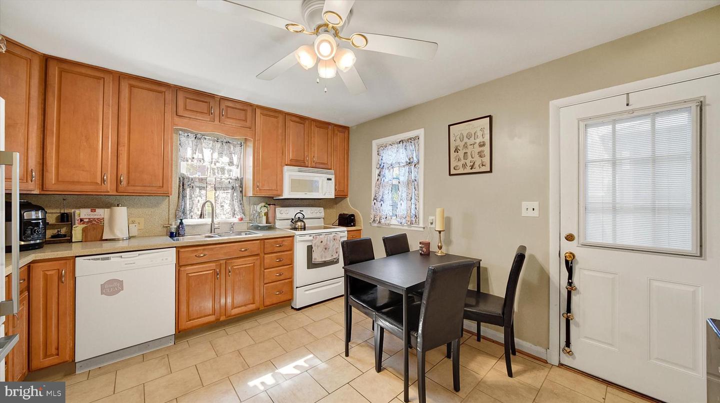 9409 Flagstone Dr Property Photo 10