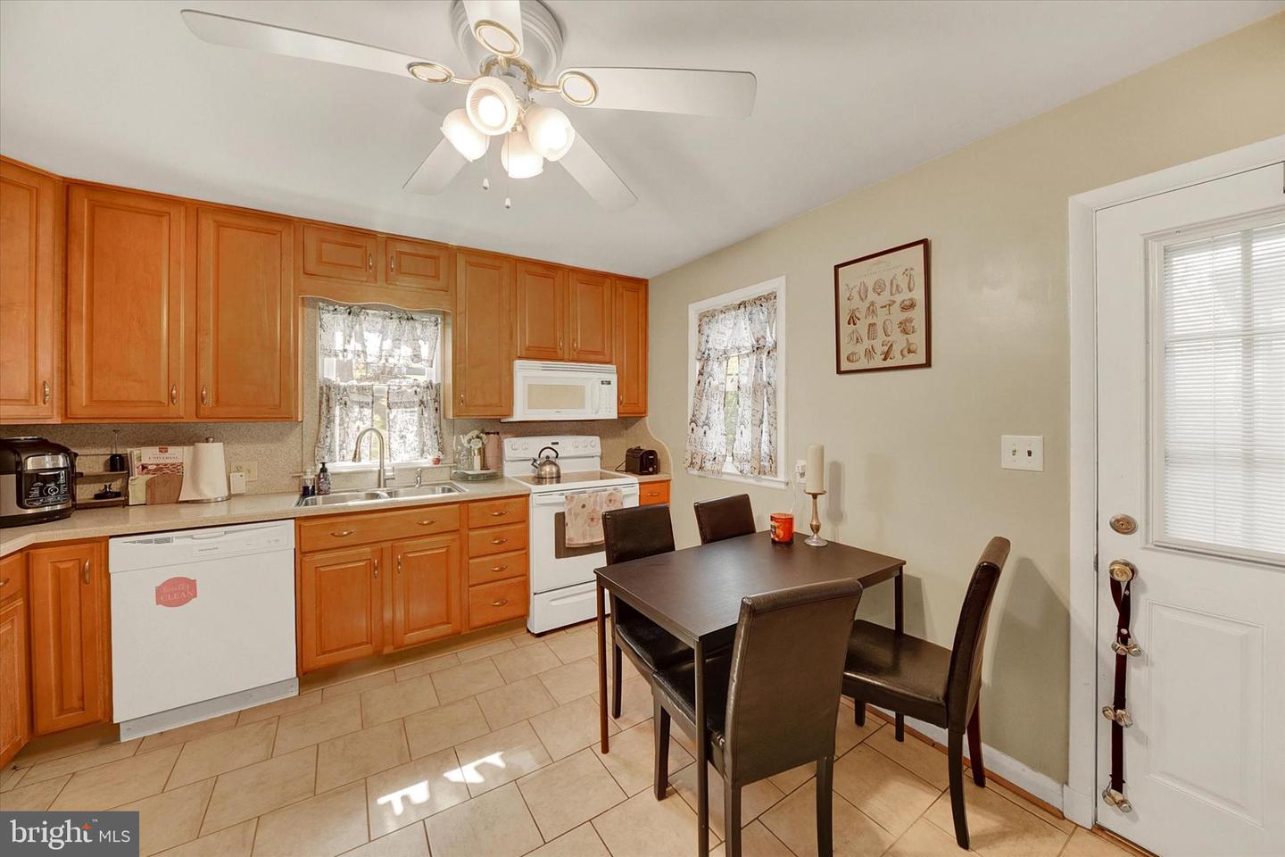 9409 Flagstone Dr Property Photo 11