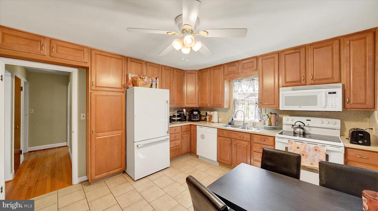 9409 Flagstone Dr Property Photo 12
