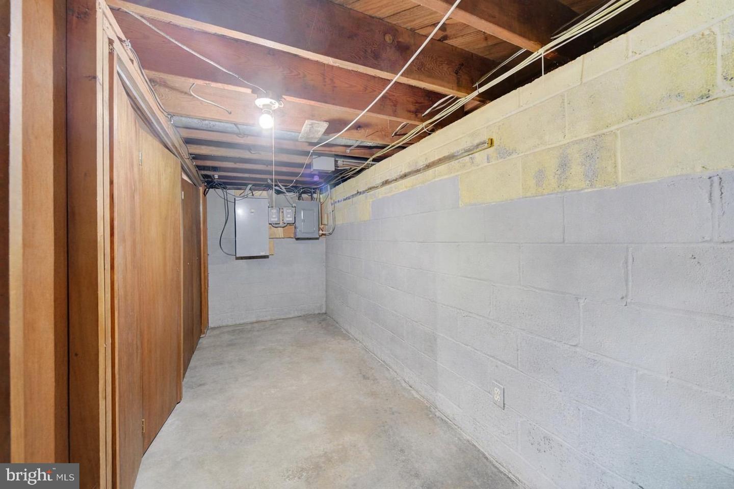 9409 Flagstone Dr Property Photo 23
