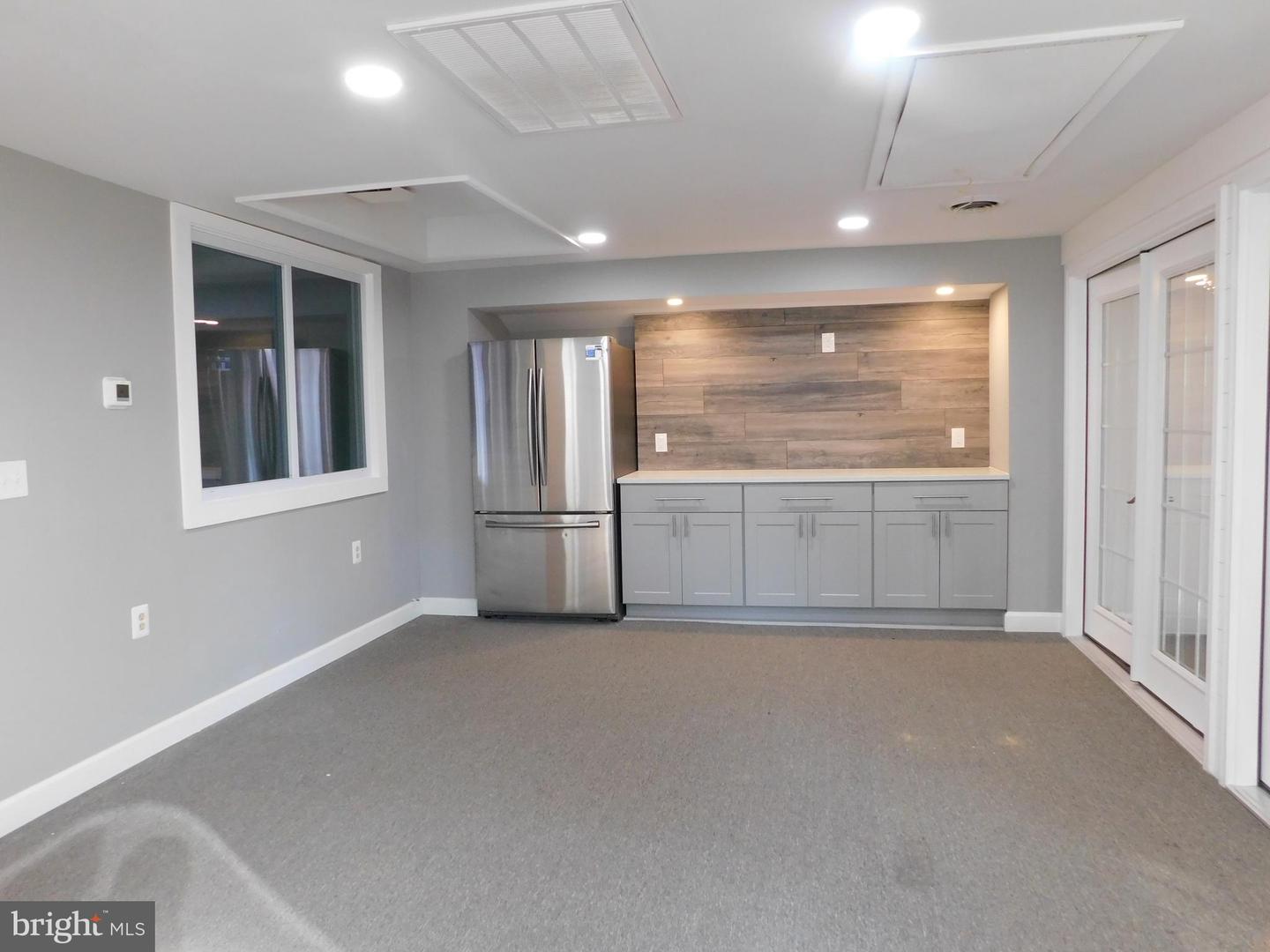 4627 Ridge Rd #e Property Photo 8