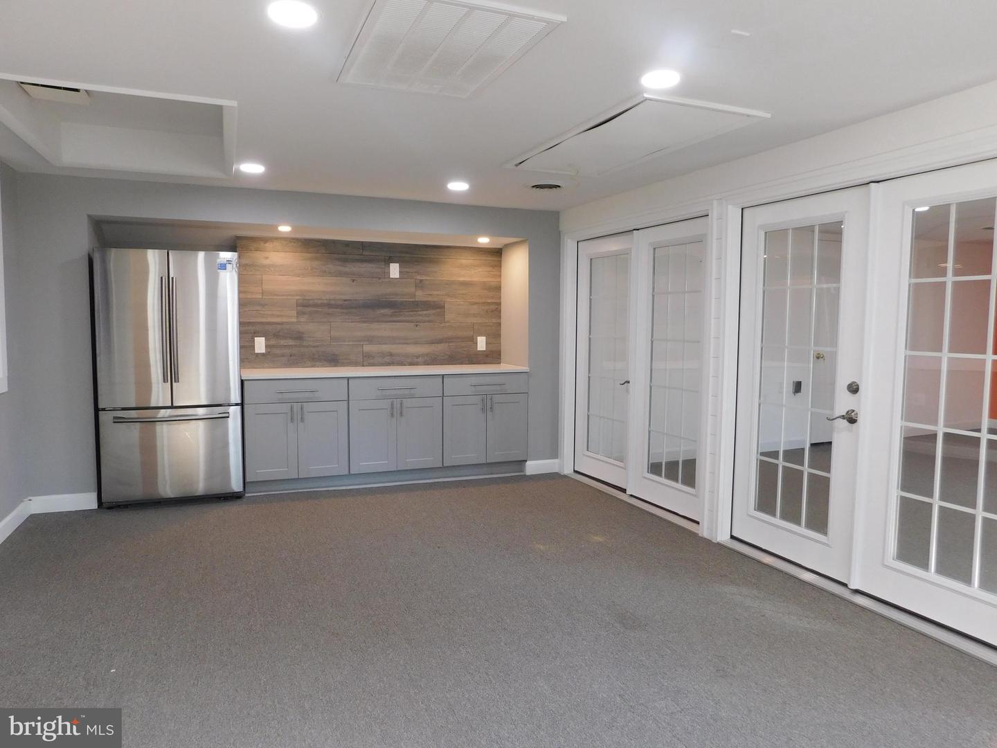 4627 Ridge Rd #e Property Photo 9