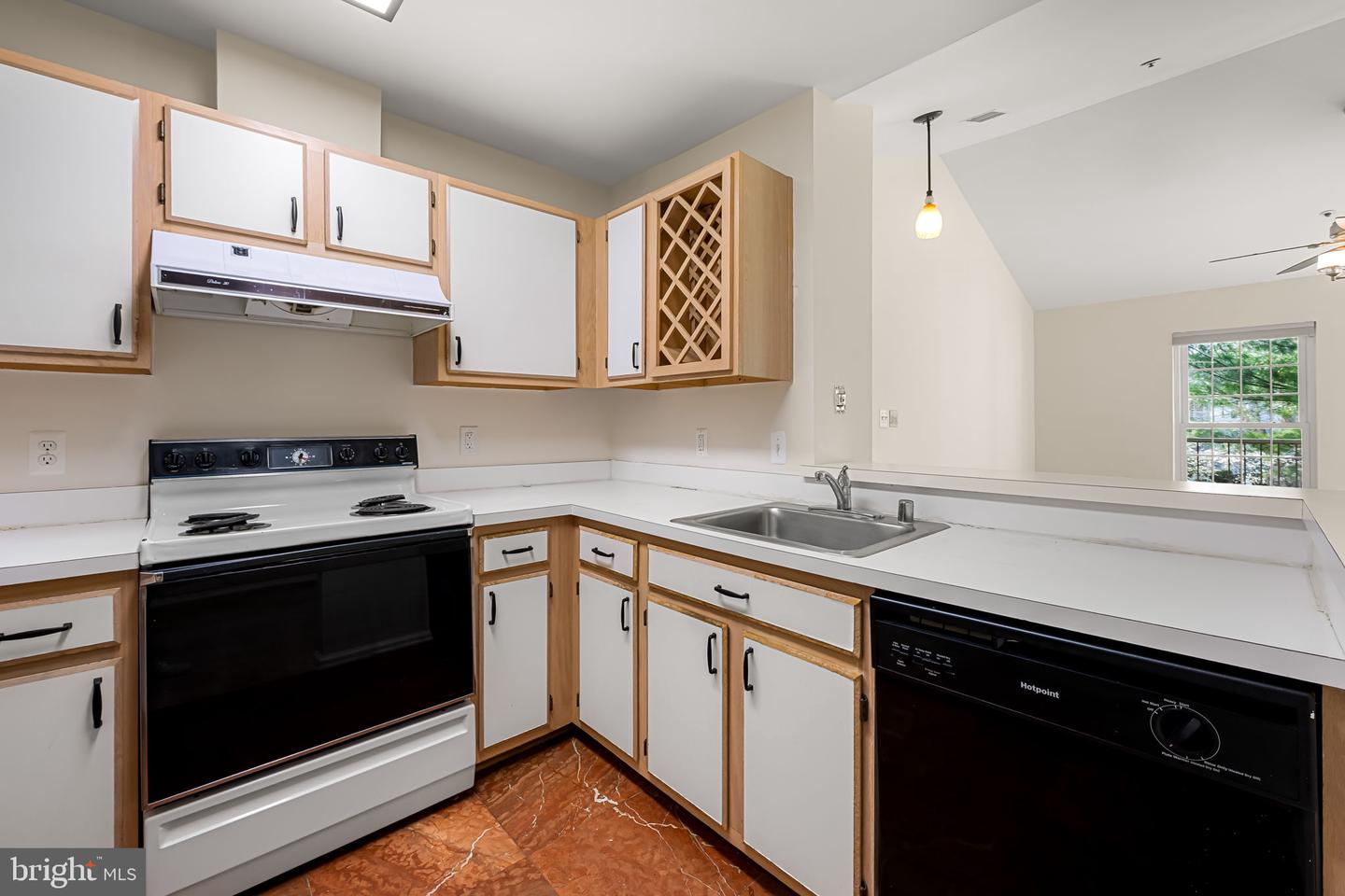4402 Silverbrook Ln #d302 Property Photo 7
