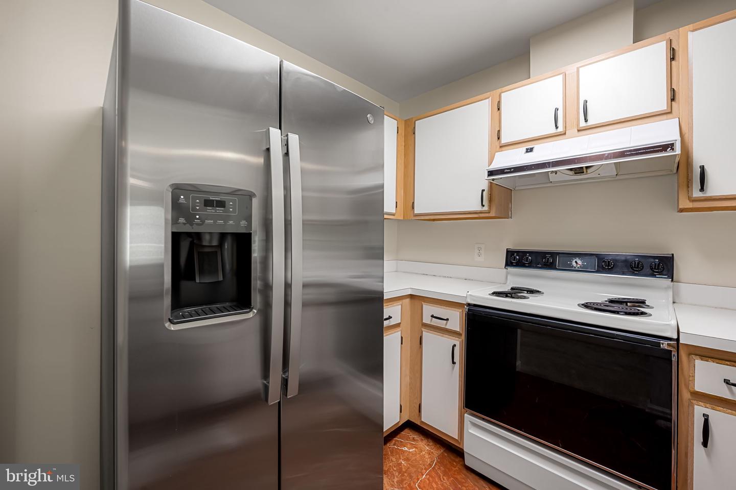 4402 Silverbrook Ln #d302 Property Photo 8