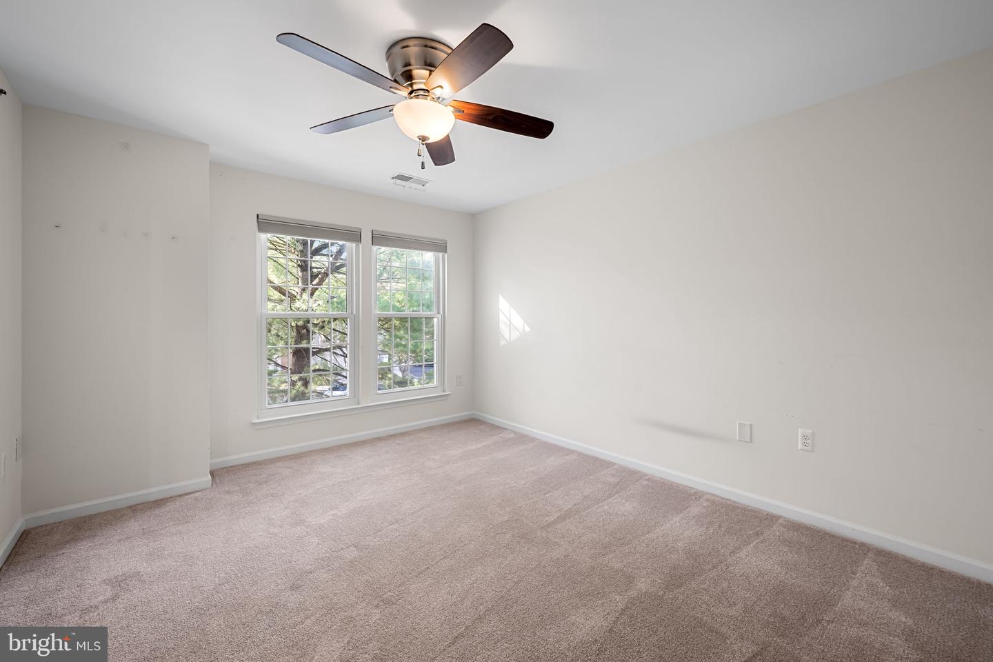 4402 Silverbrook Ln #d302 Property Photo 12