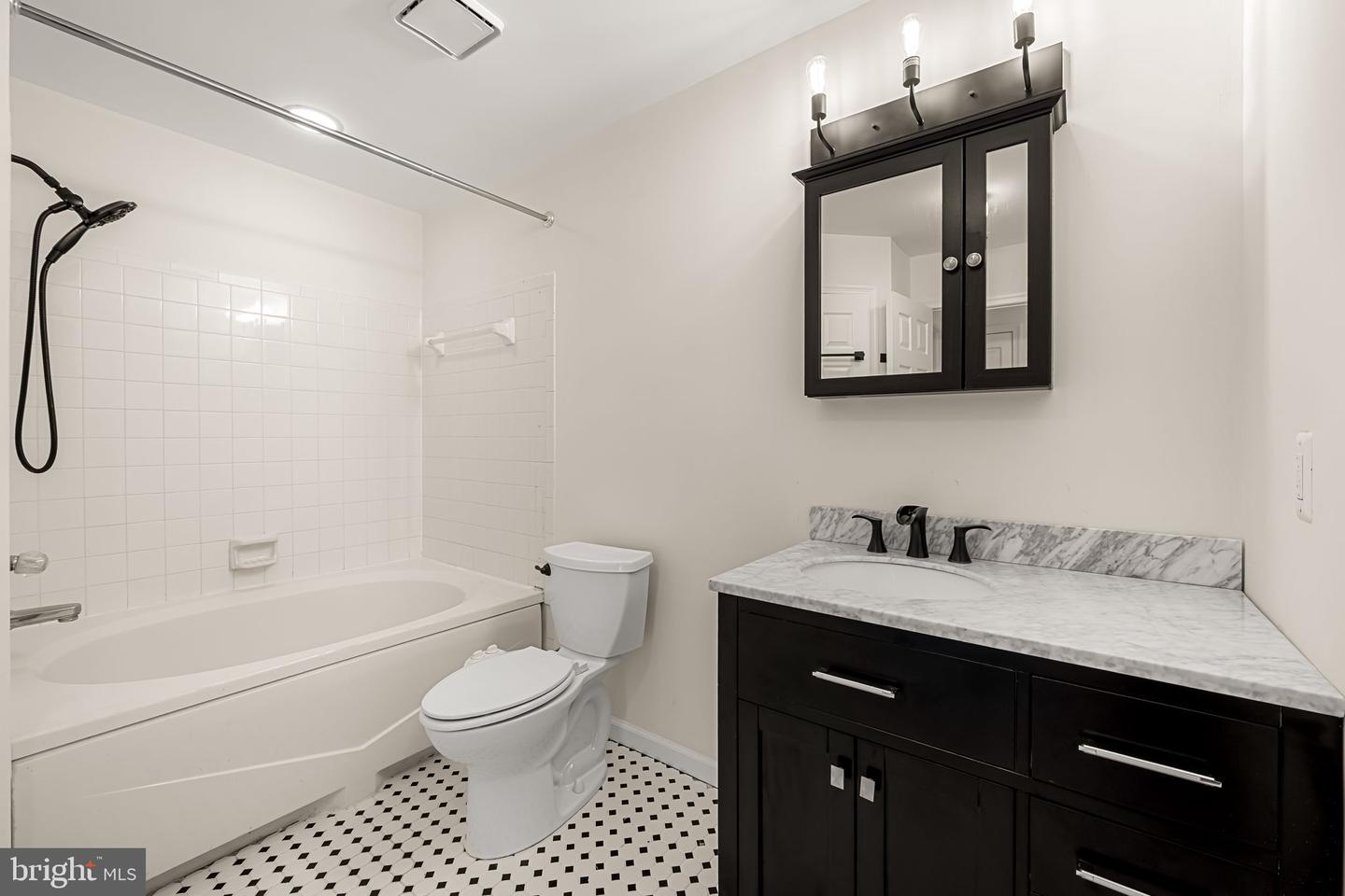 4402 Silverbrook Ln #d302 Property Photo 13