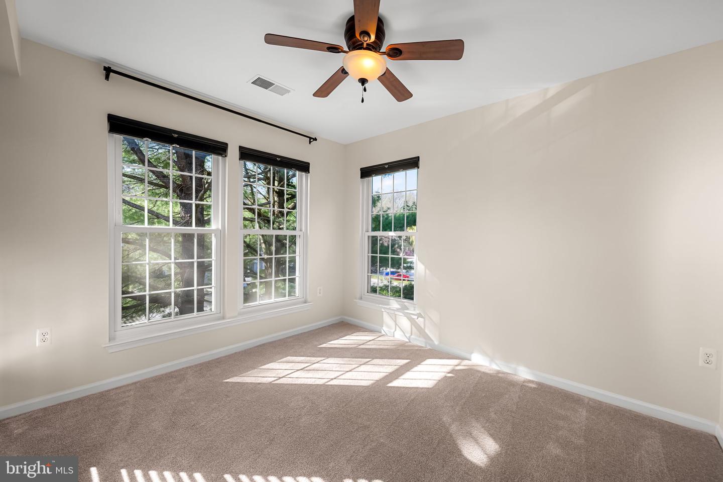 4402 Silverbrook Ln #d302 Property Photo 14