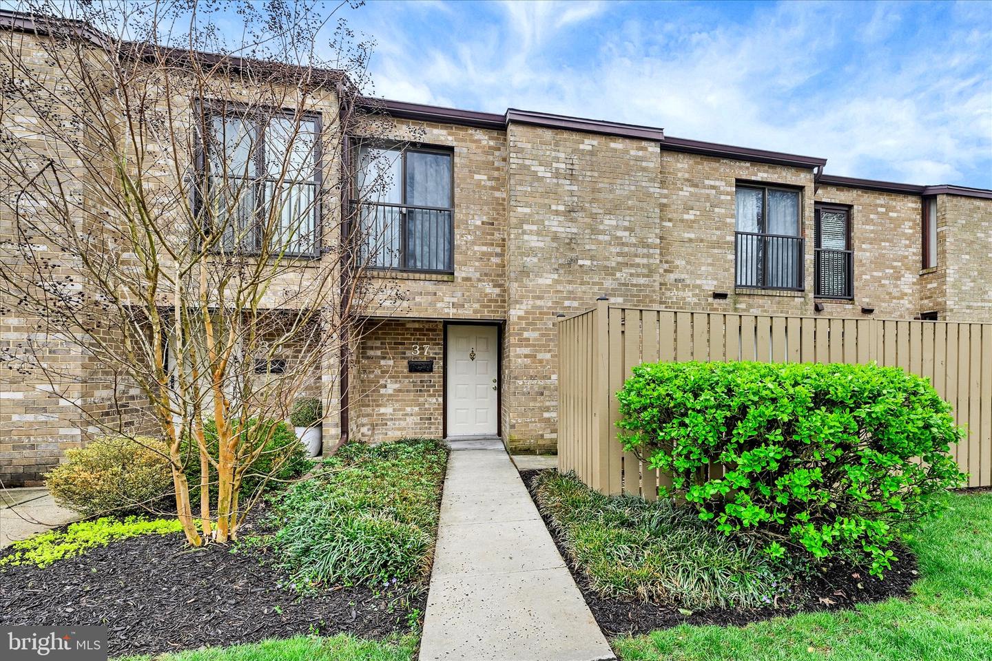 37 Pickburn Ct #c Property Photo 1