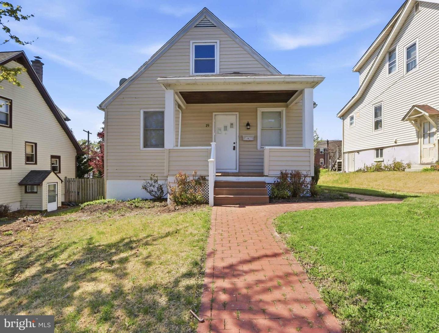 19 W ELM AVE Property Photo 1
