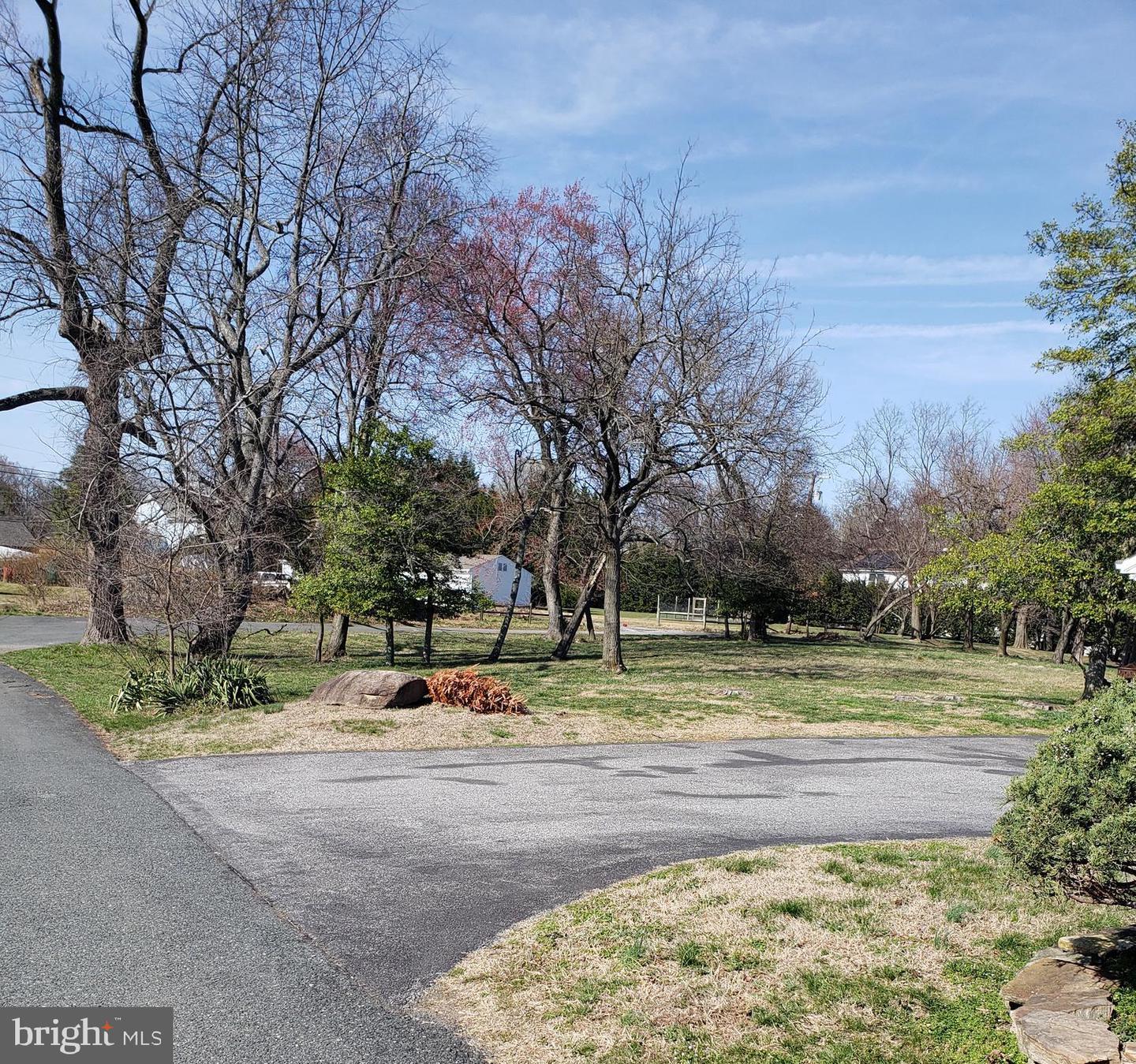 10001 Perine Ln Property Photo 1