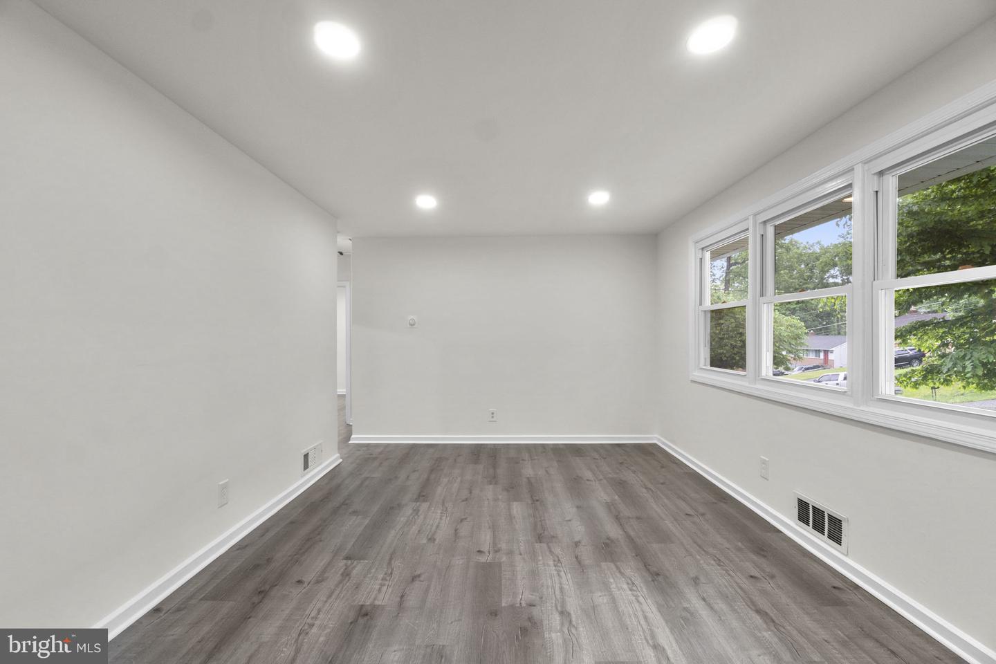 3658 Clifmar Rd Property Photo 3