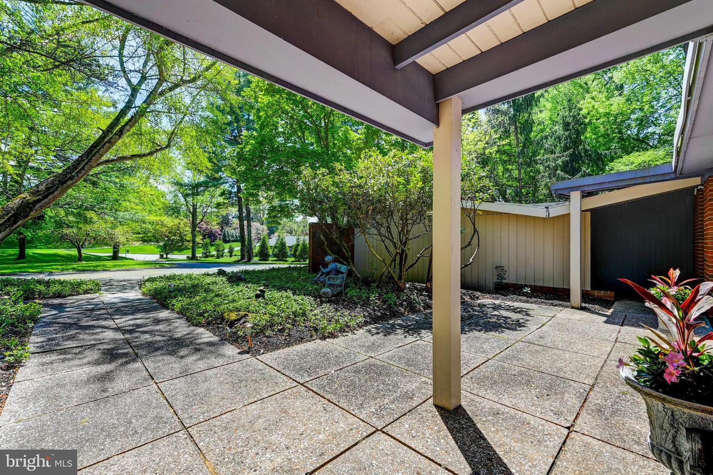 3604 Barberry Ct Property Photo 4