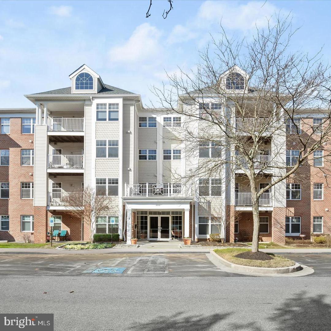 4550 CHAUCER WAY #102 Property Photo 1