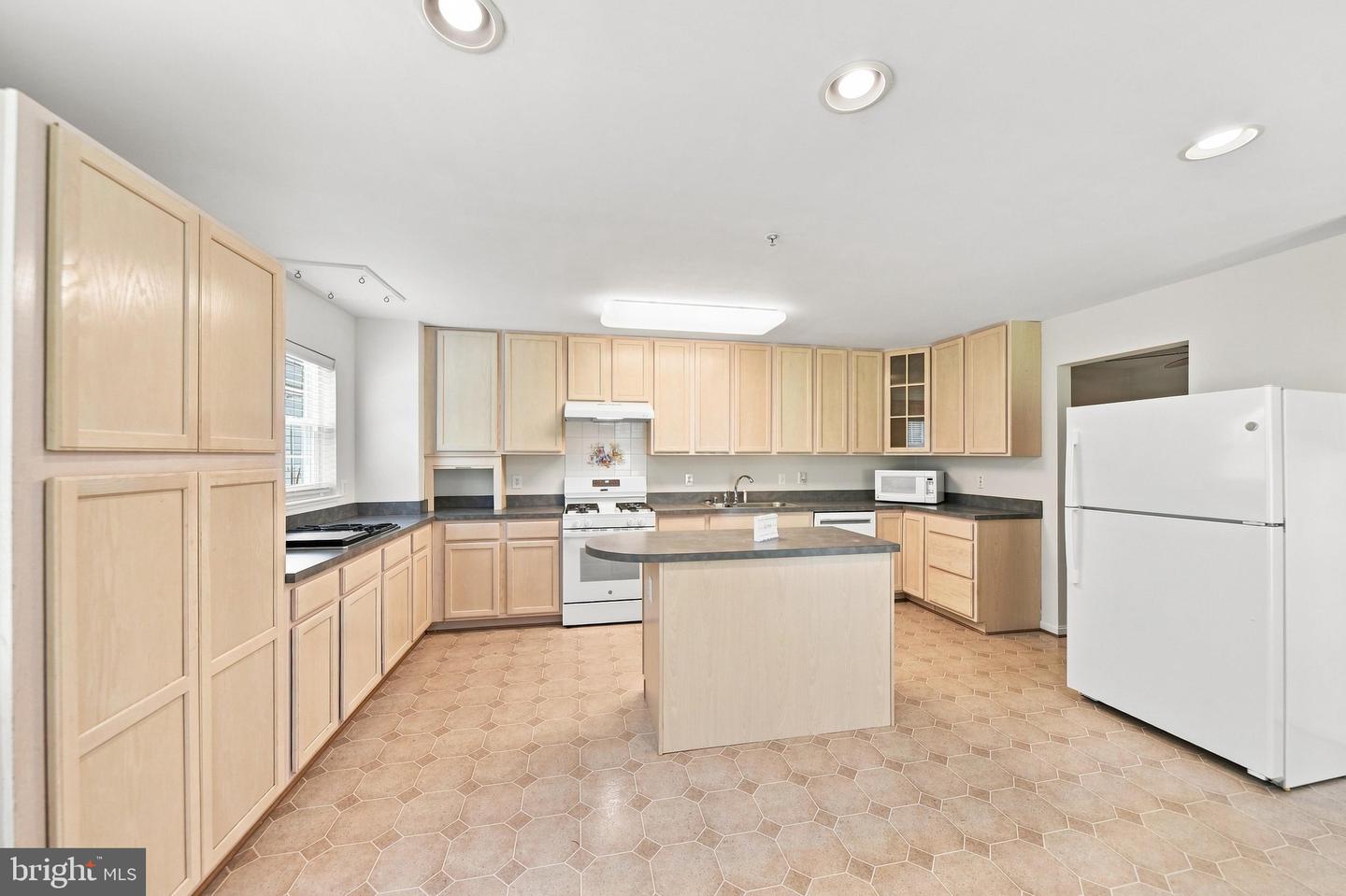 4550 Chaucer Way #102 Property Photo 8