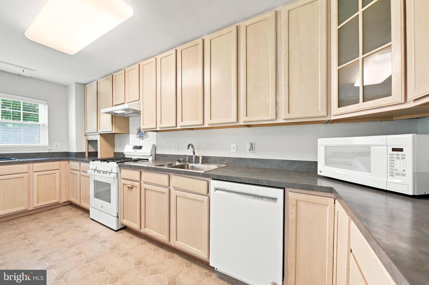 4550 Chaucer Way #102 Property Photo 9
