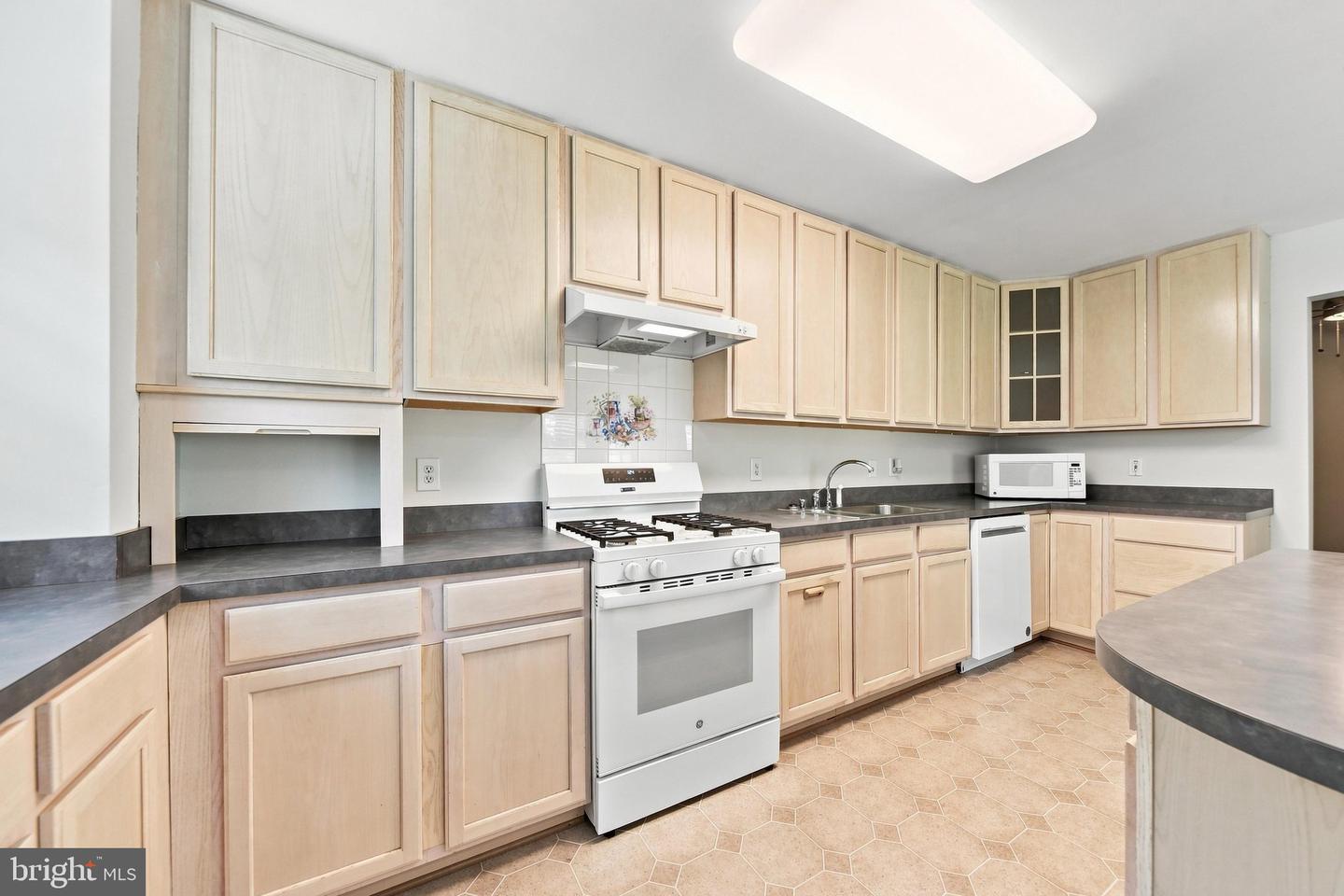 4550 Chaucer Way #102 Property Photo 10