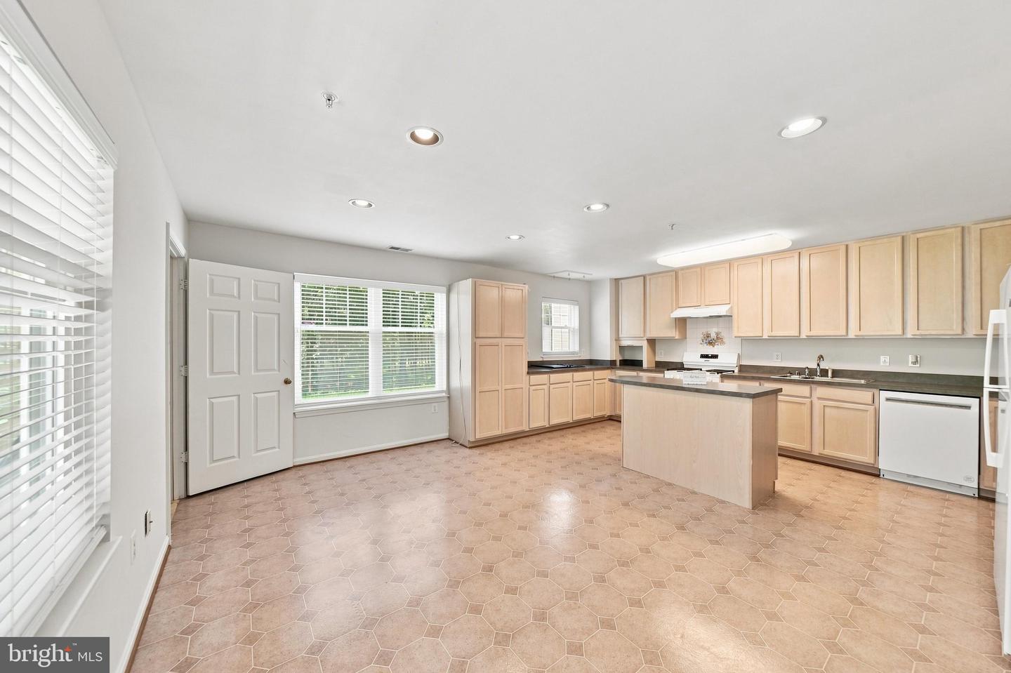 4550 Chaucer Way #102 Property Photo 12