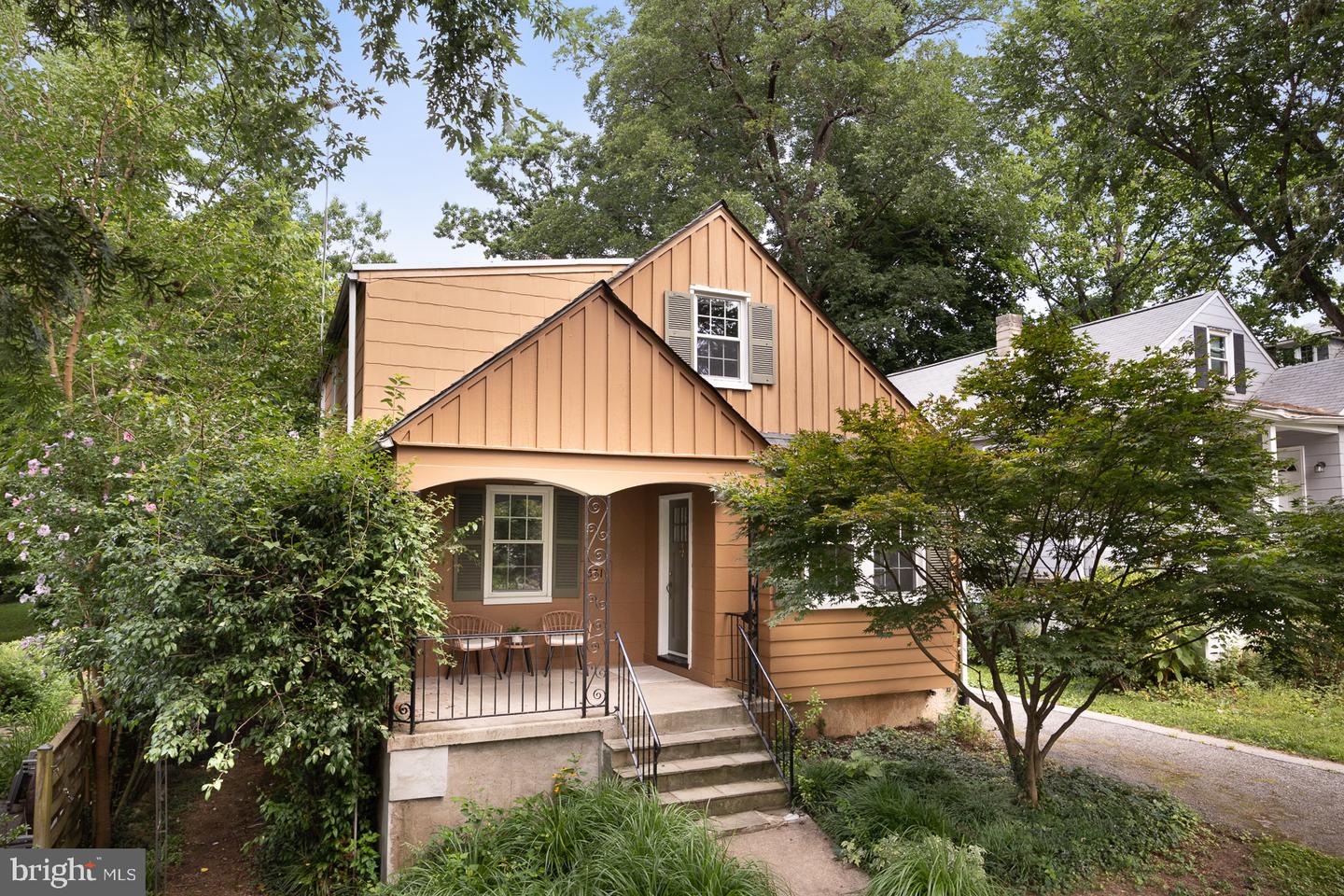 571 Woodbine Ave Property Photo 1
