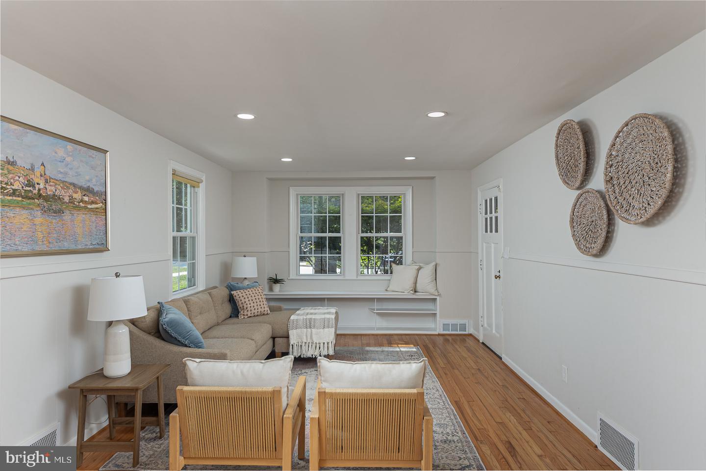 571 Woodbine Ave Property Photo 10