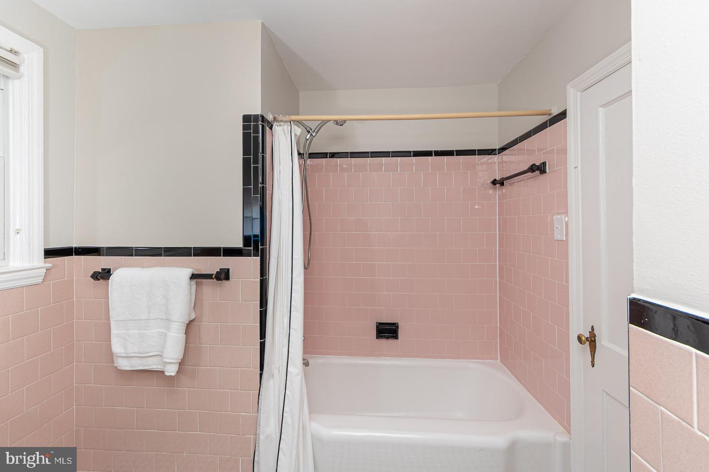 571 Woodbine Ave Property Photo 21