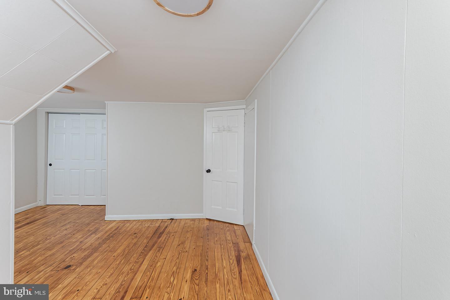 571 Woodbine Ave Property Photo 25