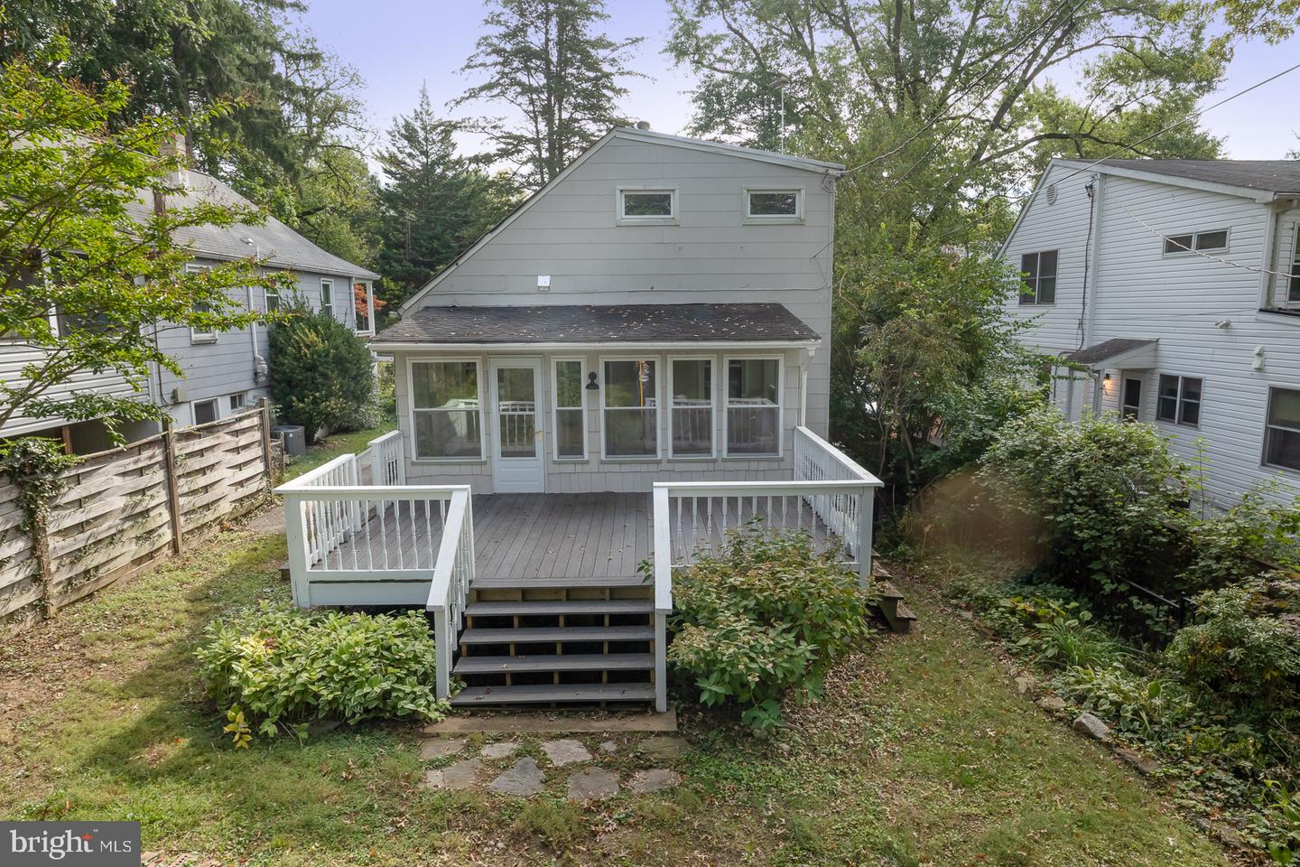 571 Woodbine Ave Property Photo 29