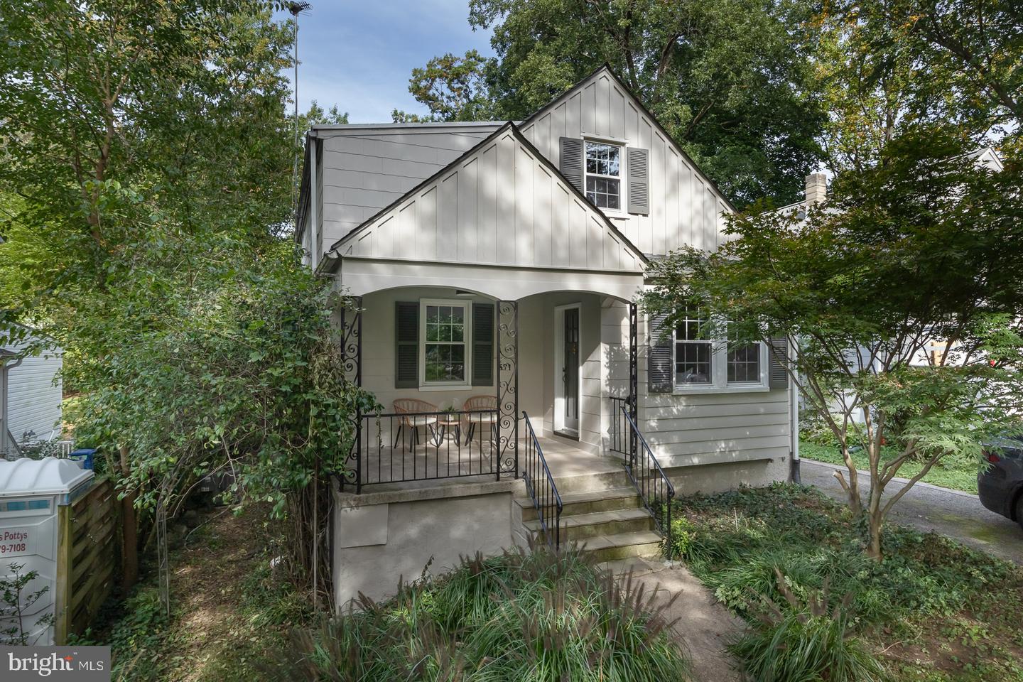 571 Woodbine Ave Property Photo 34