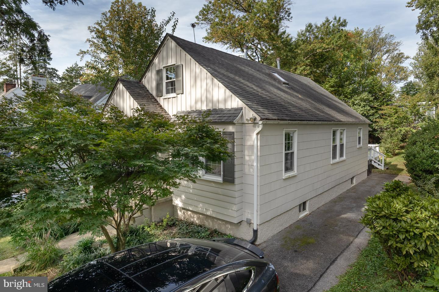 571 Woodbine Ave Property Photo 36