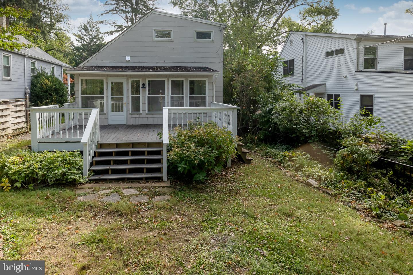 571 Woodbine Ave Property Photo 38