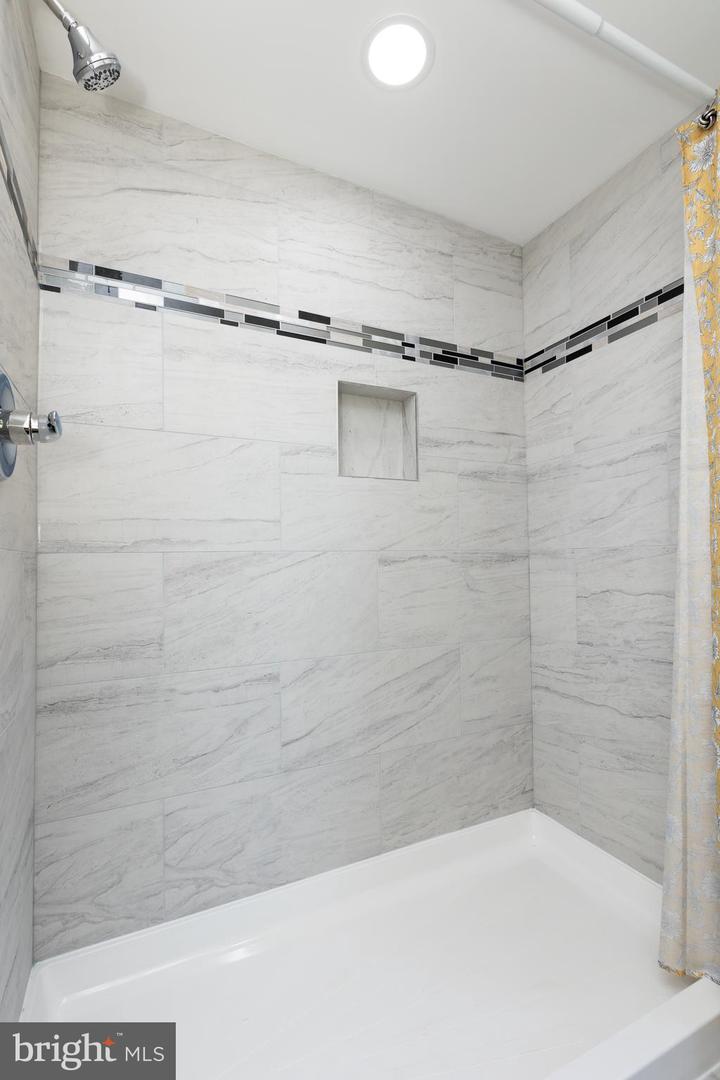 2407 Hammonds Ferry Rd Property Photo 39