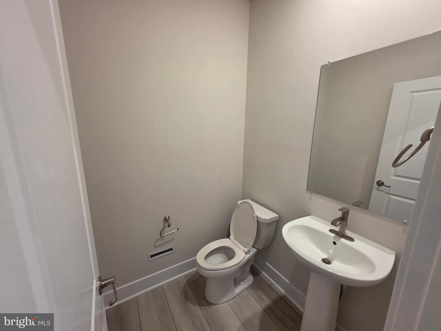 6604 Queensbury St Property Photo 14