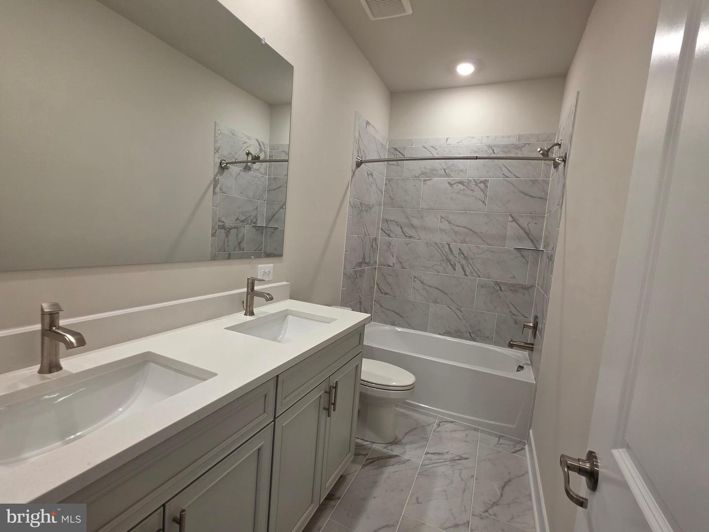 6604 Queensbury St Property Photo 25