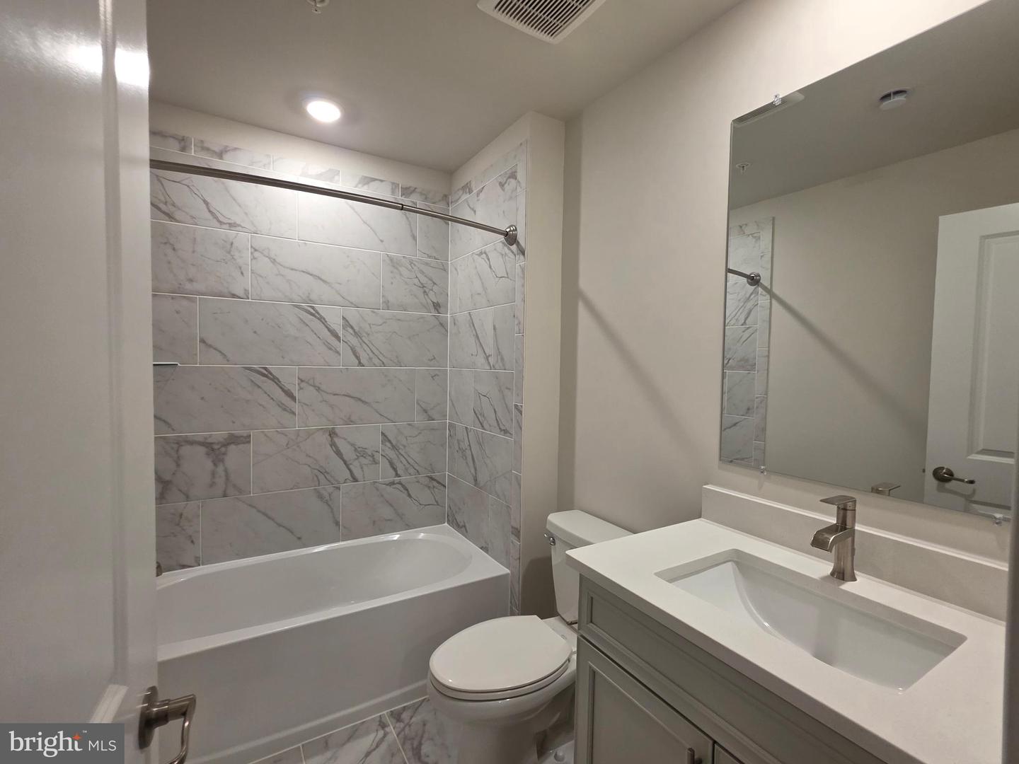 6604 Queensbury St Property Photo 35