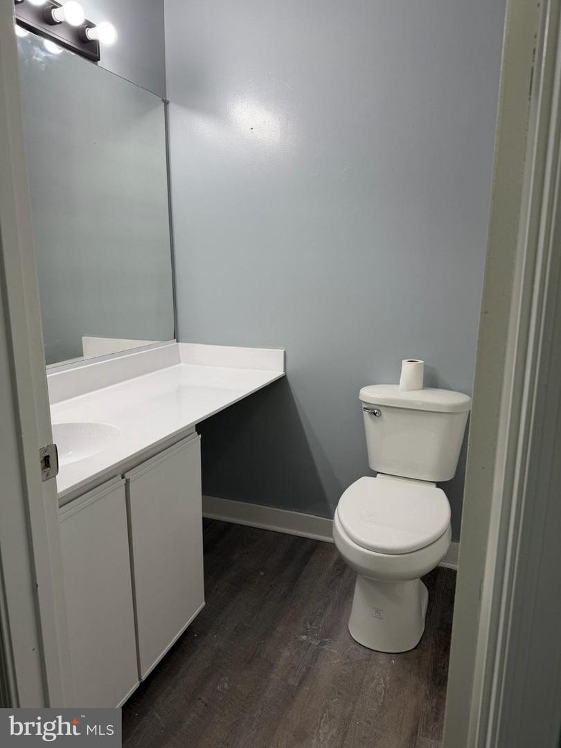 4 Banyan Wood Ct #304 Property Photo 7