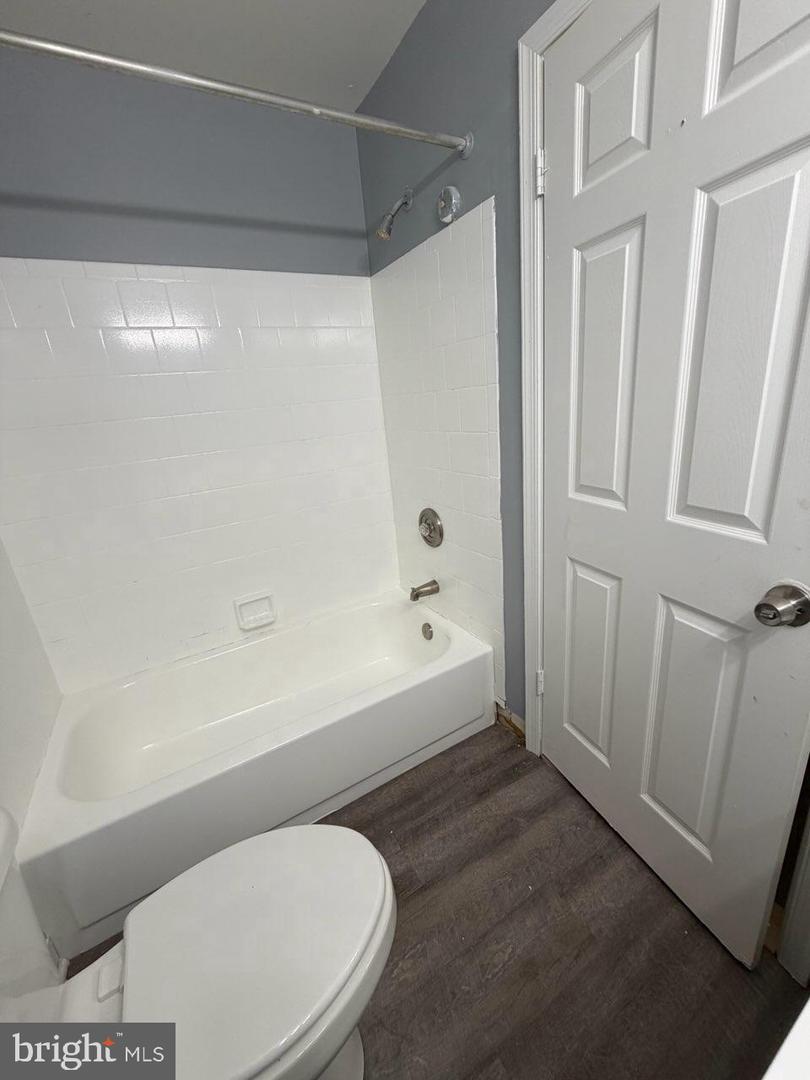 4 Banyan Wood Ct #304 Property Photo 8