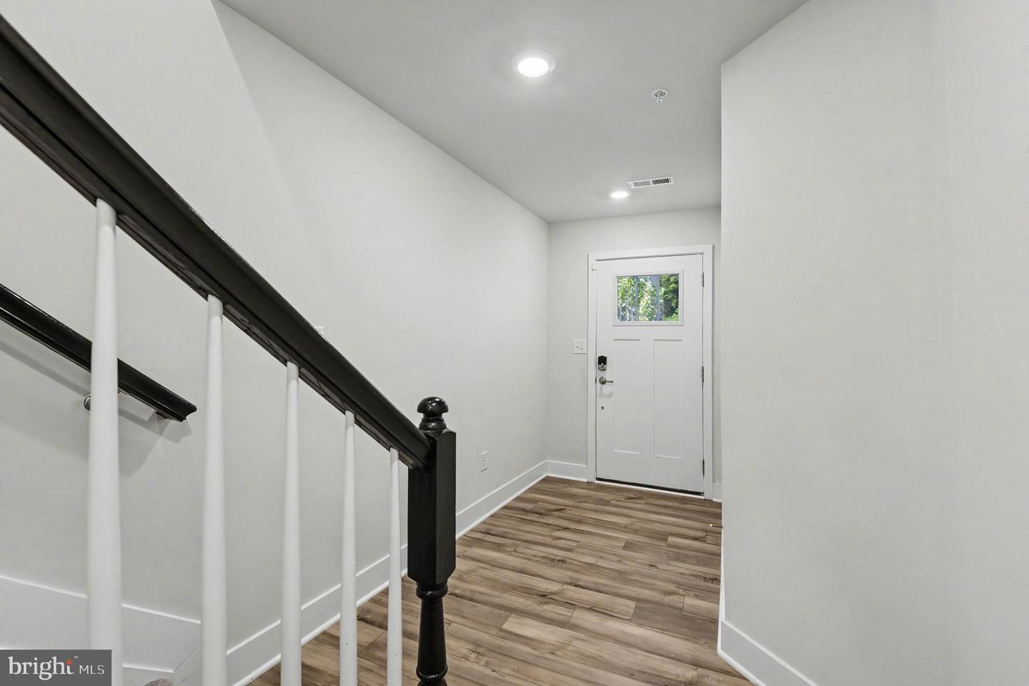 238 Waterstone Rd Property Photo 6