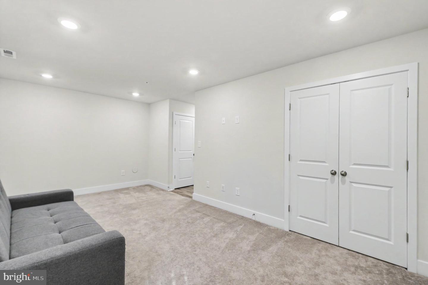 238 Waterstone Rd Property Photo 8