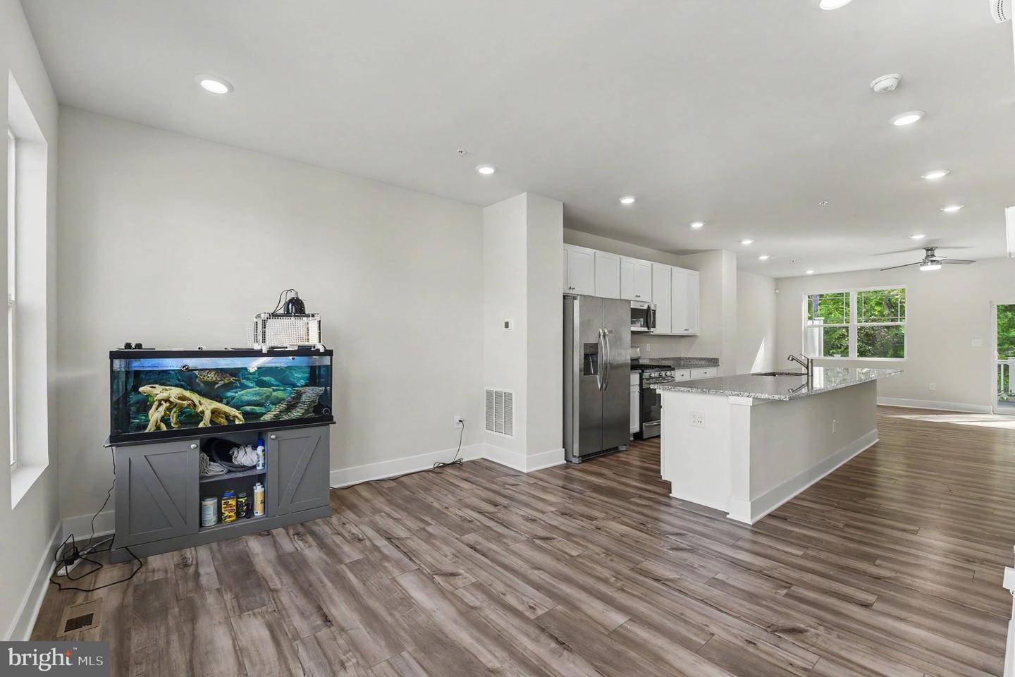 238 Waterstone Rd Property Photo 11