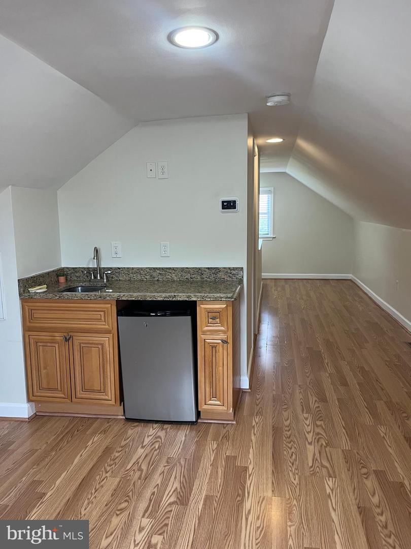 2704 Garnet Road Property Photo 15