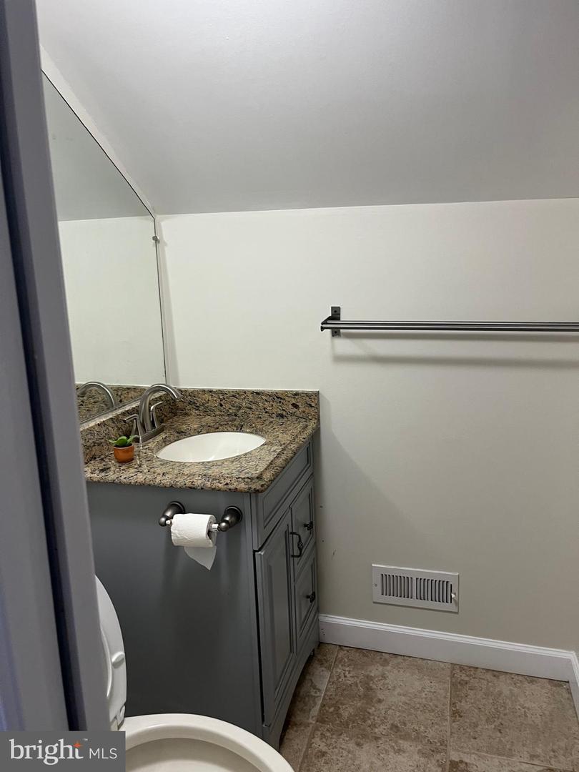 2704 Garnet Road Property Photo 29